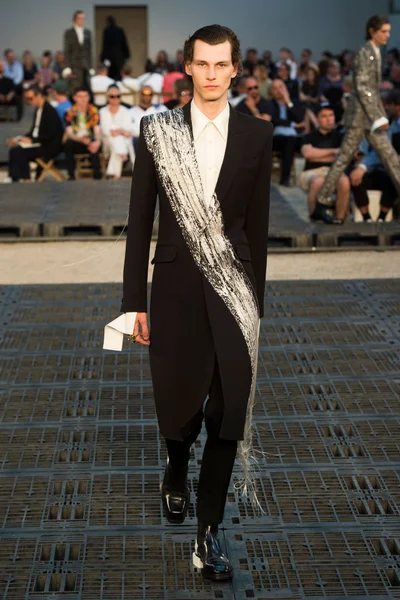 Look 39